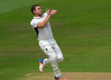 Higgins & Howell lead Gloucestershire to Kent win