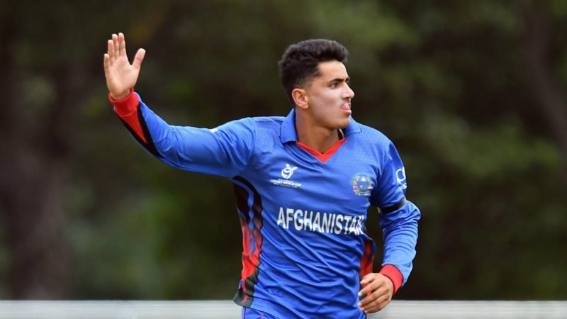 <em>Mujeeb defended 17 in the last over to help Punjab steal a four-run win</em>