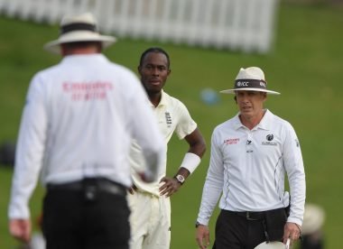 Jofra Archer allowed to continue bowling after double-beamer scare