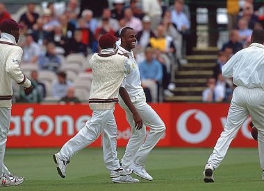 Poetry in slow motion – Courtney Walsh deceives Graham Thorpe at Old Trafford
