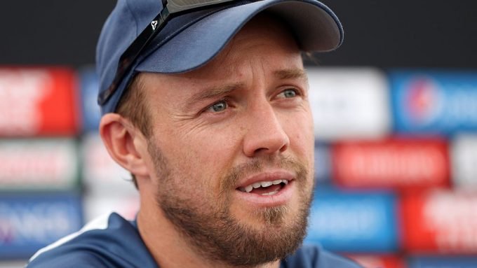 Pundits, fans bemused after AB de Villiers demoted to No.6 in RCB loss