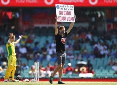 'Oddest pitch invasion' – Protestors beat lax security at SCG during Australia-India ODI