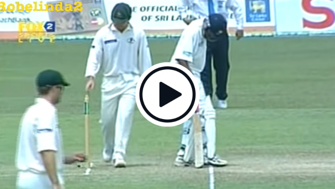 Watch: The controversial Justin Langer bail tapping incident that’s been likened to Scuffgate