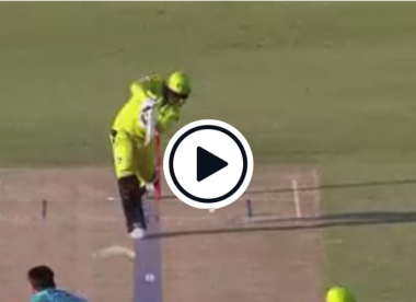 Watch: Hitting middle – Usman Khawaja survives plumb LBW call in BBL