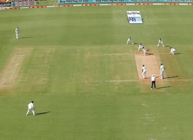 Pundits, former cricketers trash Motera pitch, India defend it