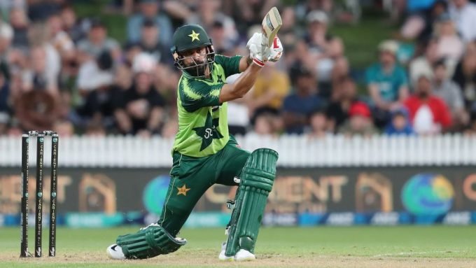 Why was Mohammad Hafeez omitted from Pakistan's T20I squad?