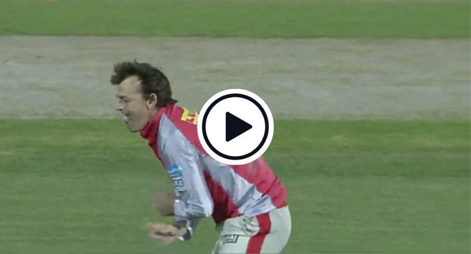 Watch: Adam Gilchrist dismisses Harbhajan Singh on his first and only T20 ball