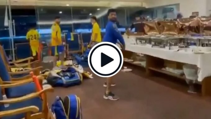 Watch: Ravindra Jadeja imitates Graeme Smith's batting stance in CSK dressing room