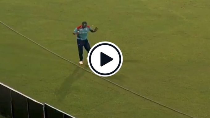 Watch: Tamim Iqbal forgets where boundary rope is while fielding in Dhaka T20