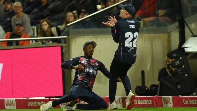 Did the umpires get the bizarre non-catch in T20 Blast final wrong?