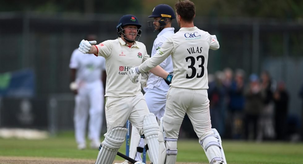 'Never Seen Anything Like This' - Lancashire Win One-Wicket Thriller In One Of The All-Time Great County Championship Climaxes