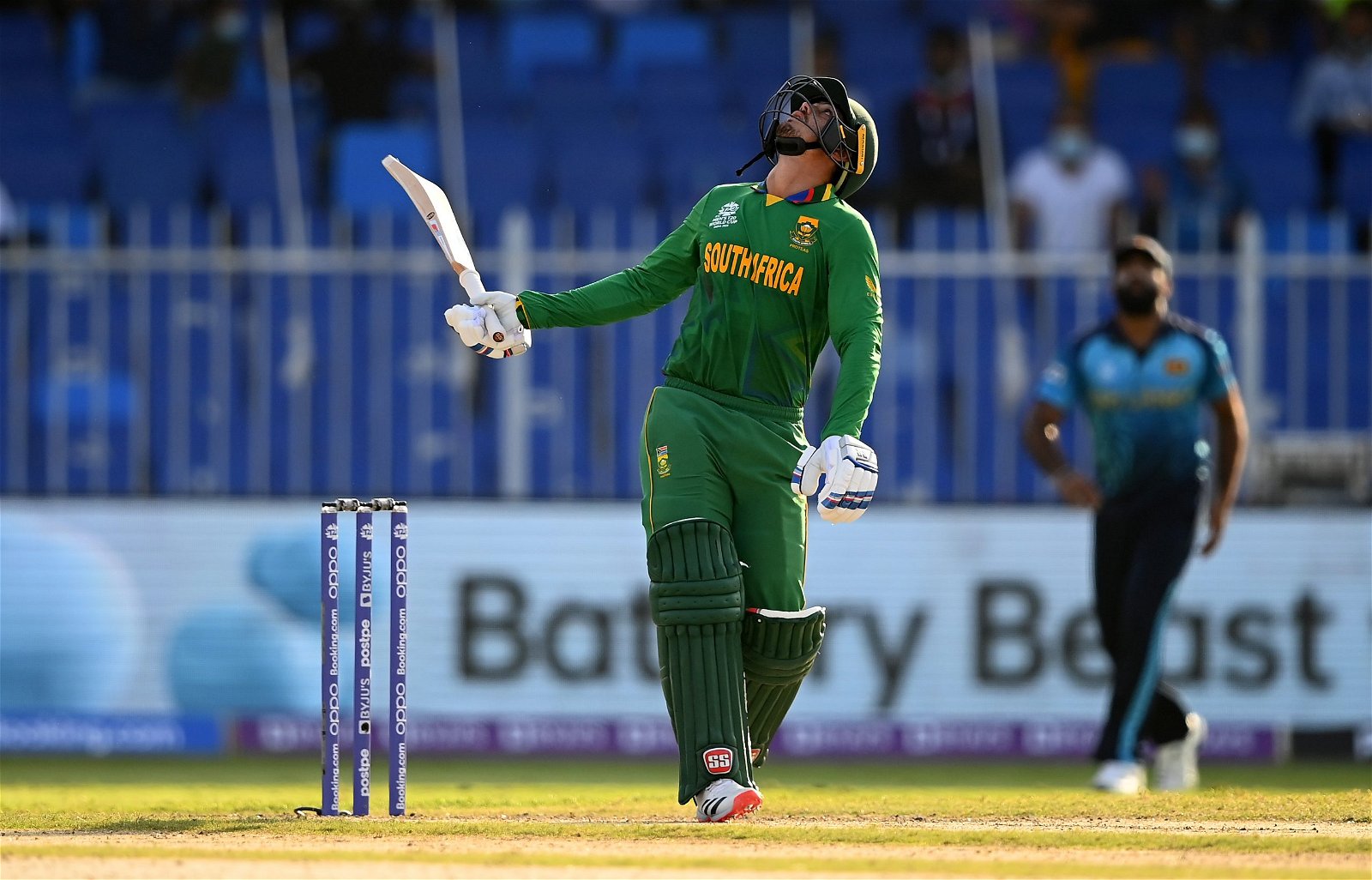 de Kock throws his head back after getting dismissed