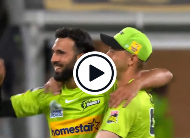 Watch: Four wickets in 11 balls – Saqib Mahmood provides timely reminder of his credentials on breathtaking BBL debut spell