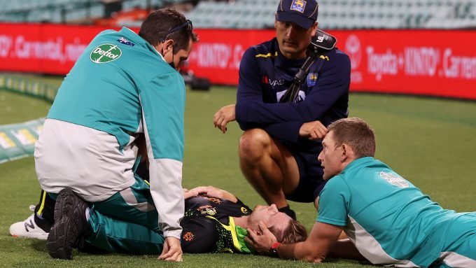 Sri Lanka denied 'definite' wide and Steve Smith injured attempting incredible six-save in incident-packed final over of T20I