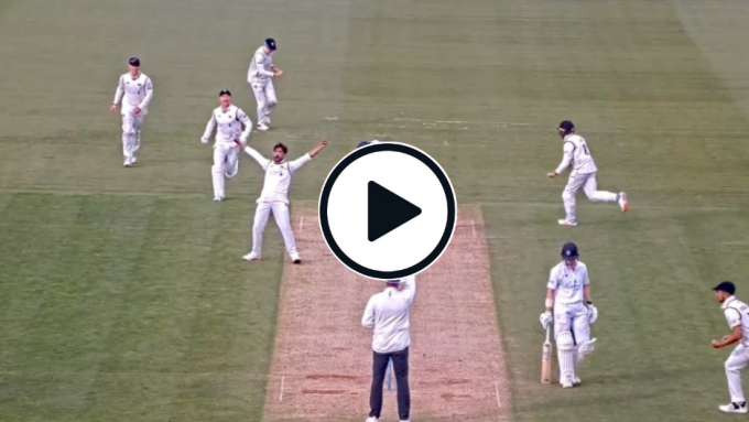 Watch: Mohammad Amir unleashes hooping yorker to take two in two in the County Championship