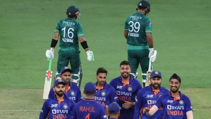 'Hats off to him' – Fakhar Zaman commended for 'fantastic' sportsmanship after walking before India fielders appeal
