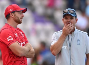 Which England players are on the plane to the 2022 T20 World Cup?