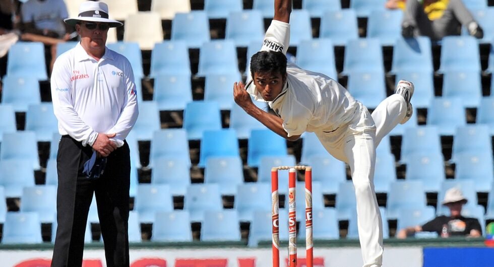 Jaydev Unadkat bowls in 2010/11 Test match between India and South Africa in Centurion