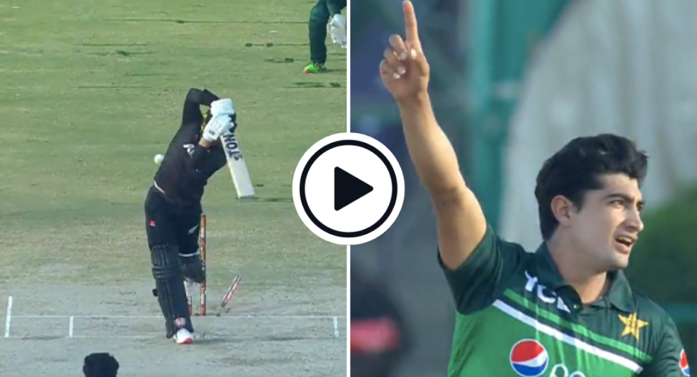 Naseem Shah bowls Devon Conway | Karachi 2nd ODI