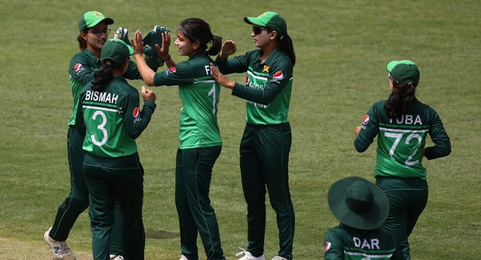 Fatima Sana of Pakistan celebrates taking the wicket of Phoebe Litchfield of Australia, Sydney 2022/23