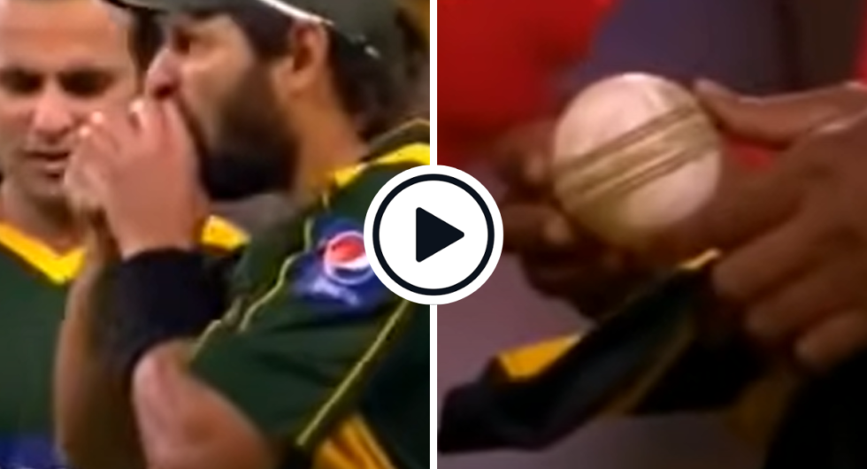 Shahid Afridi biting ball