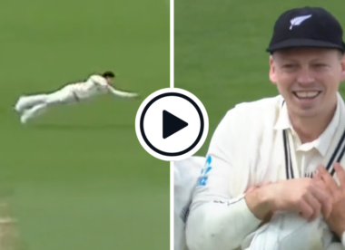Watch: 'That's a ripper of a catch' - Michael Bracewell takes one-handed, diving slip catch to dismiss Ben Duckett