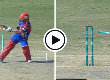 Watch: Matthew Wade attempts scoop, loses off-stump to 94mph Ihsanullah ripper in PSL