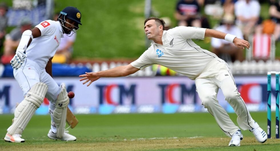 Tim Southee tries to take a catch as Dimuth Karunaratne looks, Day 1, first Test match, New Zealand v Sri Lanka, 2018/19