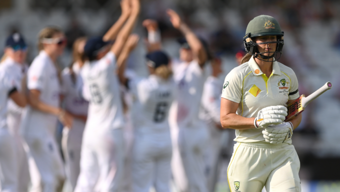 Ellyse Perry provides yet another Ashes exhibition