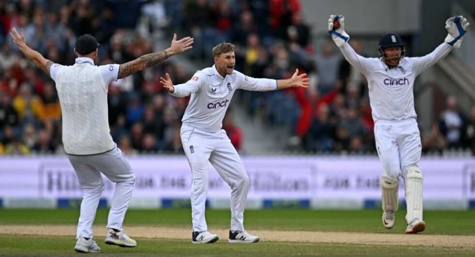 Joe Root appeals on day four