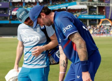 Reece Topley suffers injury scare after boundary save attempt