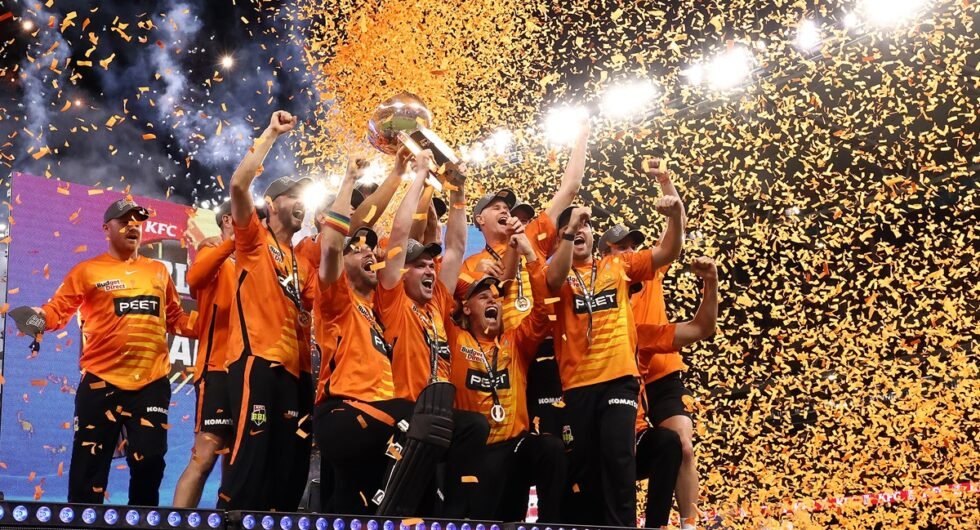 Perth Scorchers celebrate with BBL 2022/23 trophy