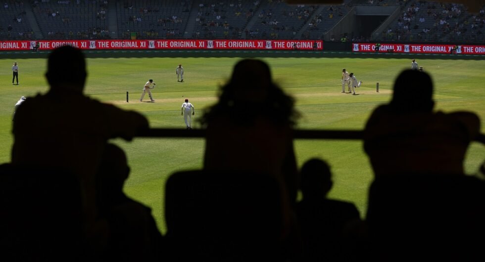 Spectator evicted from Perth Stadium