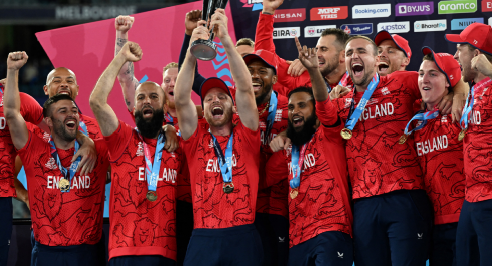 England's Captain Jos Buttler (C) holds the trophy as he celebrates with his players after victory in the ICC men's Twenty20 World Cup 2022 final cricket match England and Pakistan at The Melbourne Cricket Ground (MCG) in Melbourne on November 13, 2022.